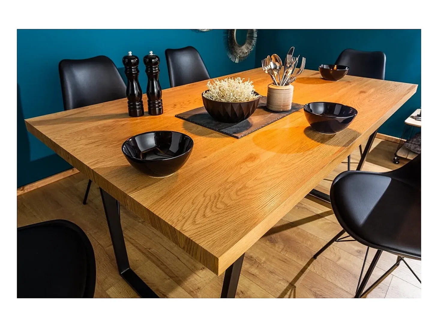 Mesa de comedor MERAX – acabado en roble claro y negro – 160 cm – Estilo industrial