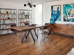 Mesa de comedor Namika de madera de nogal con patas de metal negro 180 cm