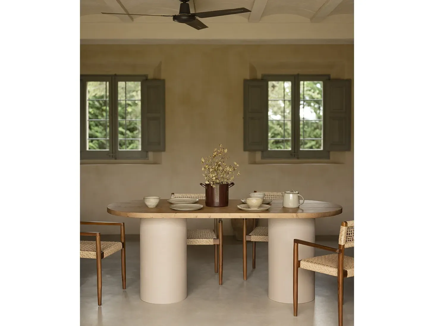 Mesa de comedor ovalada de madera maciza tono roble oscuro y patas de microcemento en tono tierra DECOWOOD de 180x75cm - LUCÍA - DECOWOOD