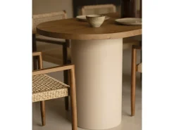 Mesa de comedor ovalada de madera maciza tono roble oscuro y patas de microcemento en tono tierra DECOWOOD de 180x75cm - LUCÍA - DECOWOOD