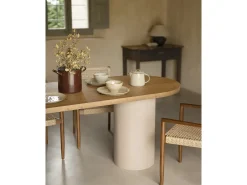 Mesa de comedor ovalada de madera maciza tono roble oscuro y patas de microcemento en tono tierra DECOWOOD de 180x75cm - LUCÍA - DECOWOOD