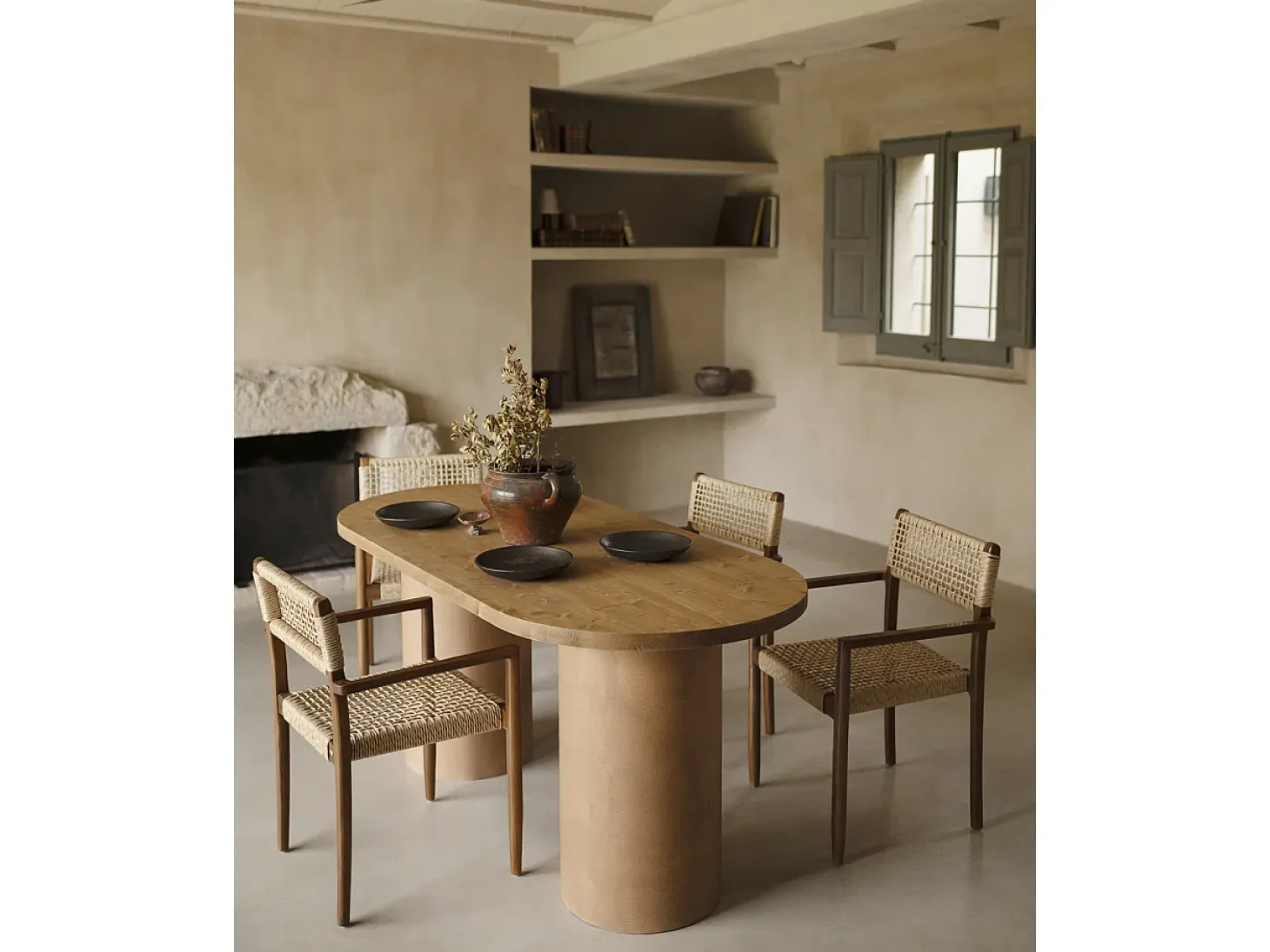 Mesa de comedor ovalada de madera maciza tono roble medio y patas de microcemento en tono terracota DECOWOOD de 180x75cm - LUCÍA - DECOWOOD
