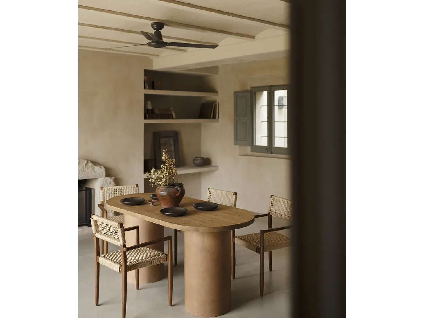 Mesa de comedor ovalada de madera maciza tono roble medio y patas de microcemento en tono terracota DECOWOOD de 180x75cm - LUCÍA - DECOWOOD