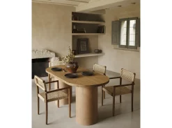 Mesa de comedor ovalada de madera maciza tono roble medio y patas de microcemento en tono terracota DECOWOOD de 220x75cm - LUCÍA - DECOWOOD