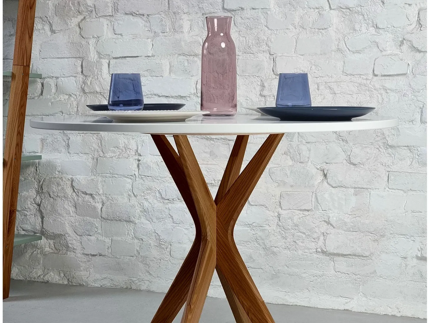 Mesa de comedor redonda 70cm Verde Salvia | Pata de fresno teñida de roble