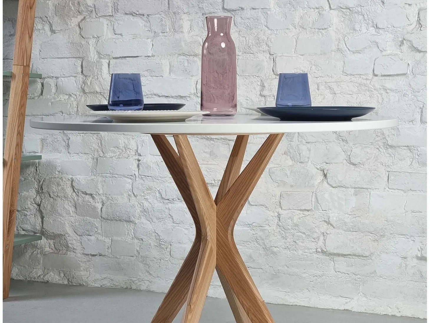 Mesa de comedor redonda 70cm Verde Salvia | Pata de fresno