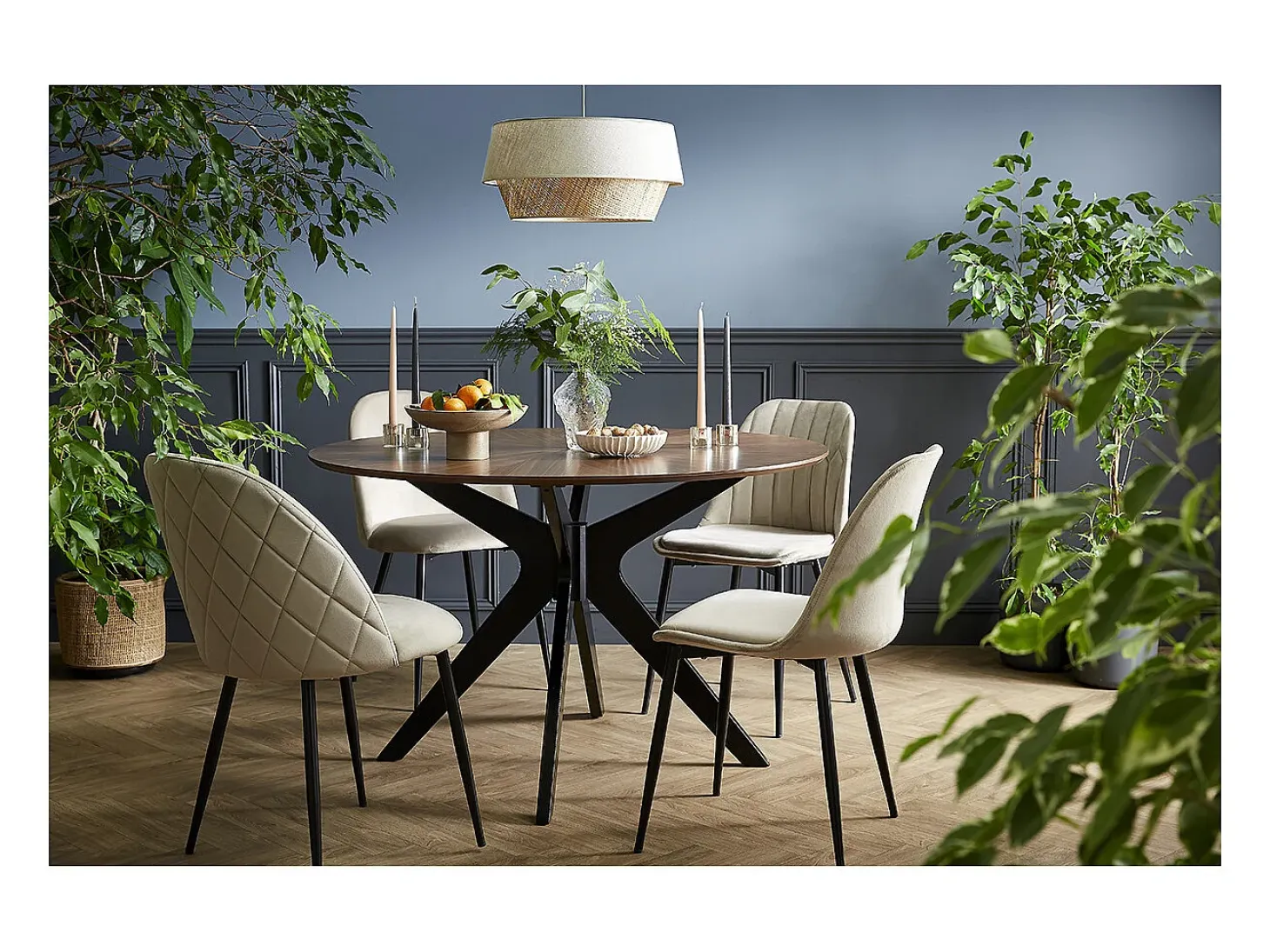 Mesa de comedor redonda de diseño en nogal 120 cm DIELLI