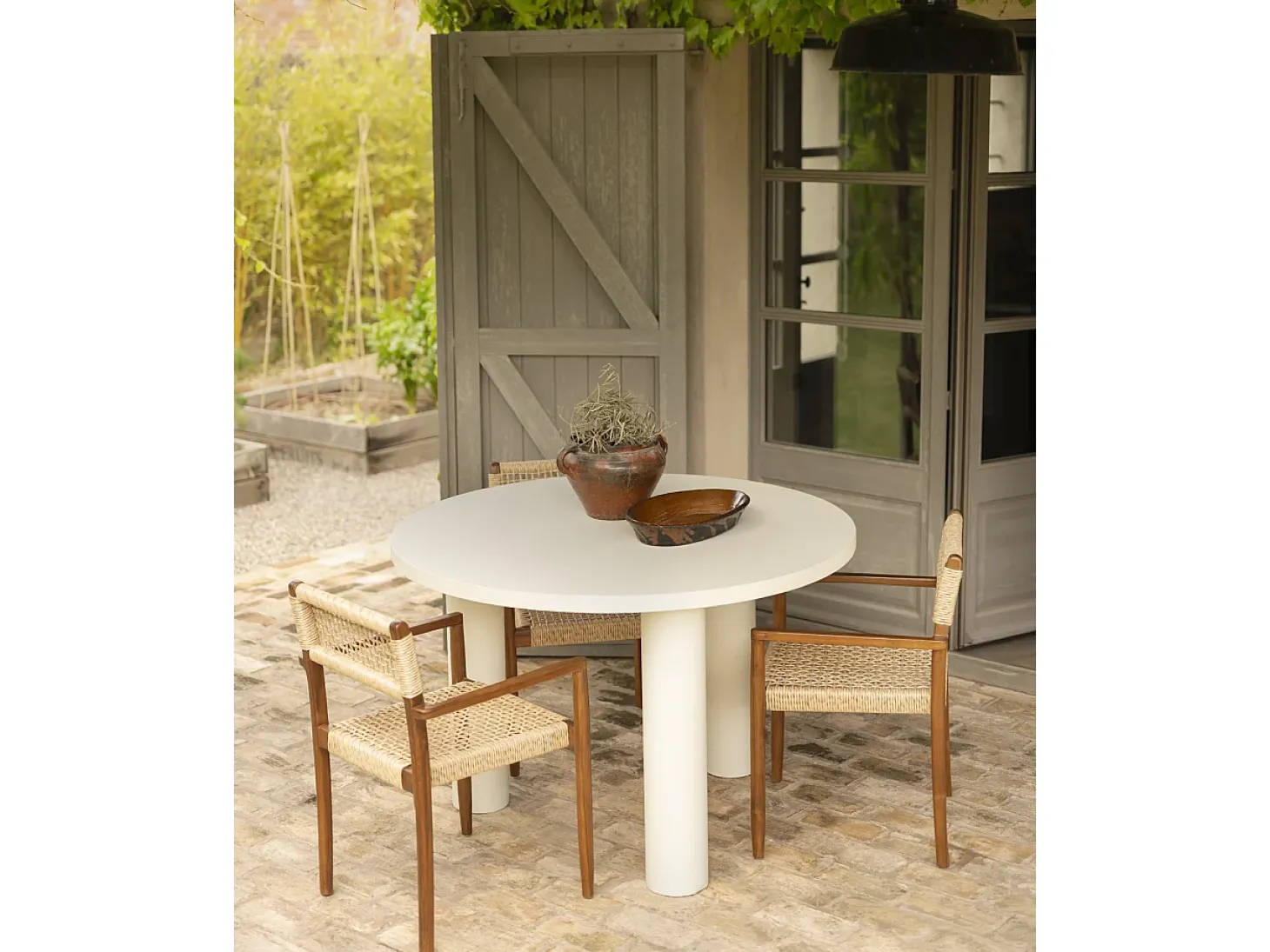 Mesa de comedor redonda de microcemento en tono blanco roto DECOWOOD de Ø120x75cm - LUCÍA - DECOWOOD