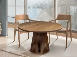 Mesa de comedor redonda de madera maciza KURIAL Ø130 cm – 6 plazas
