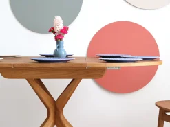 Mesa de comedor redonda extensible 100 cm para 5 personas Jubi chapa de fresno teñido negro | Patas de fresno macizo teñidas negro