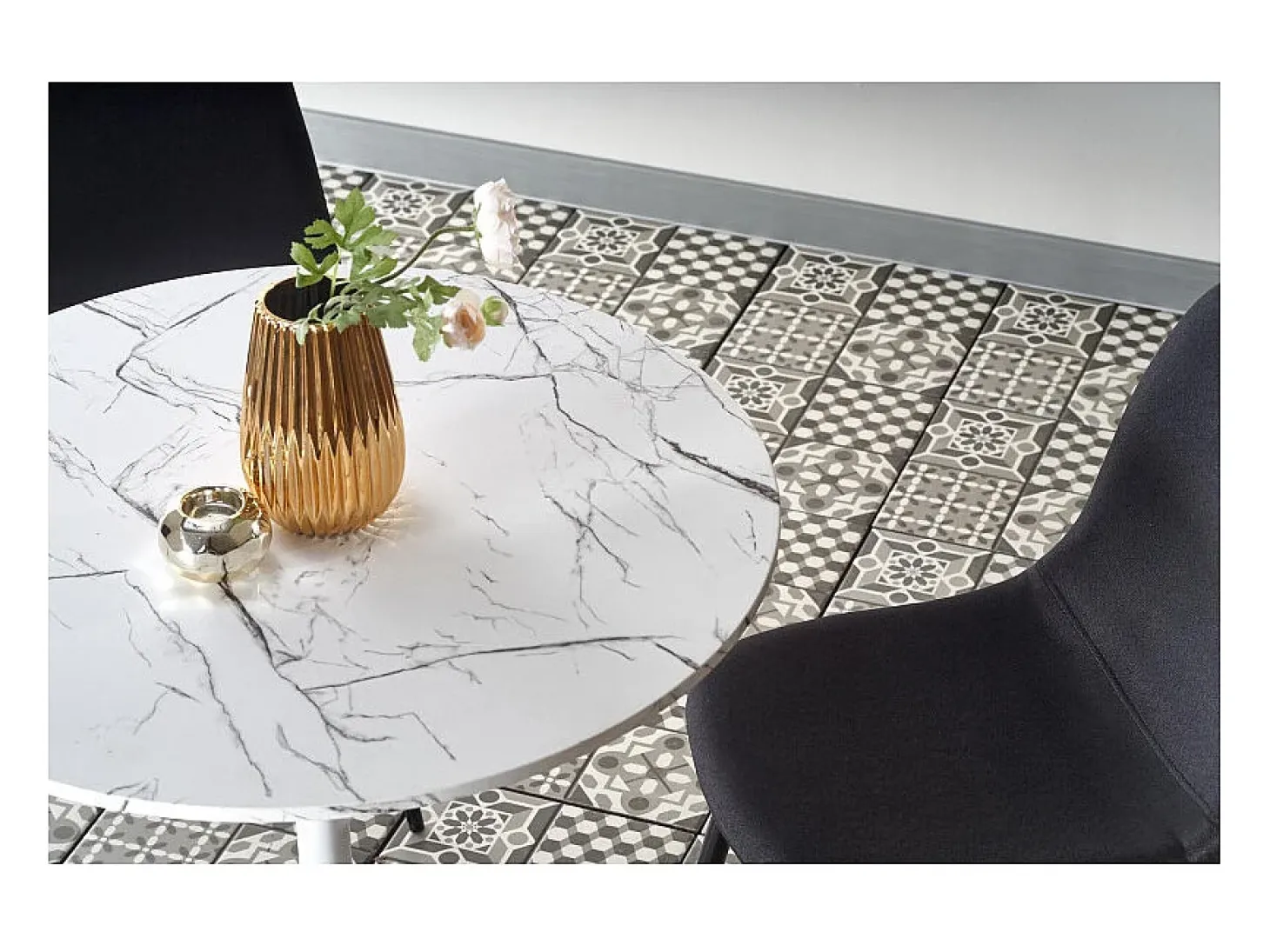 Mesa redonda blanca de 80 cm con tablero imitación mármol y base de metal DANU