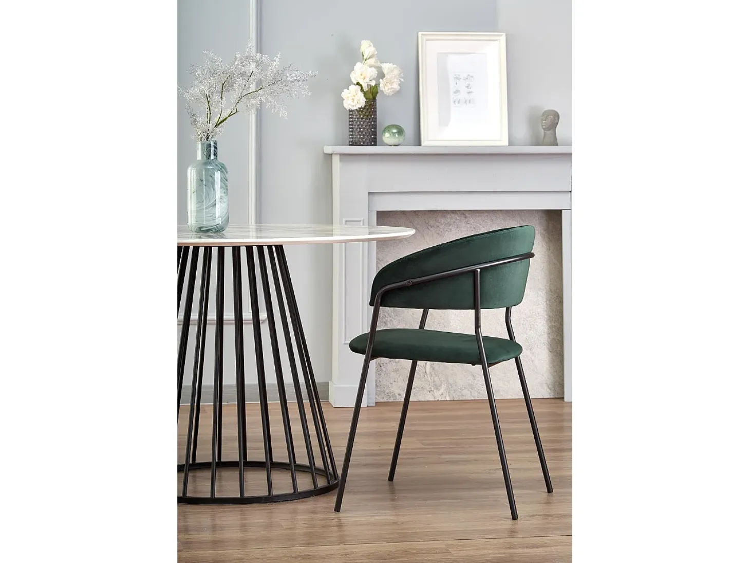 Mesa redonda con tablero de aspecto mármol blanco y pata central de diseño metálico negro DAGAN