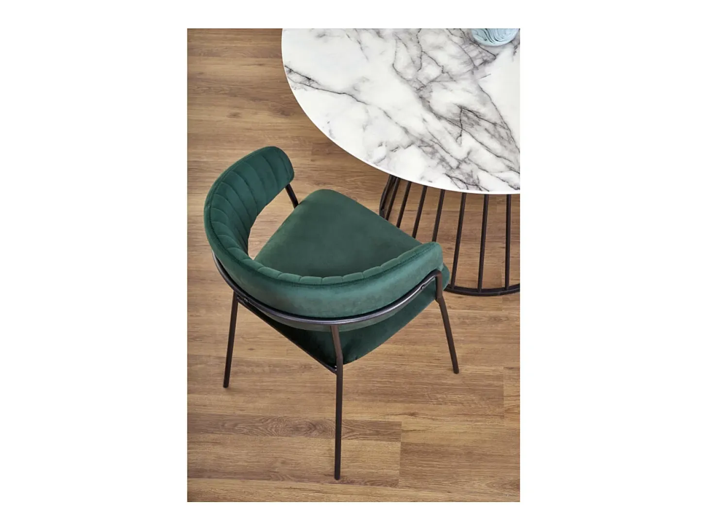 Mesa redonda con tablero de aspecto mármol blanco y pata central de diseño metálico negro DAGAN