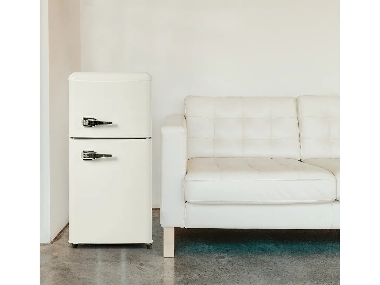 Mini refrigerador de doble puerta, 60 L en total, congelador de 22 L, refrigerador de 38 L, LED, plástico, blanco crema (88,8 x 45,5 x 42,5 cm)