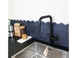 Molette Mezclador de fregadero con teleducha extraíble en negro mate Essebagno