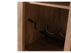 Mueble bar con puerta frontal fabricado en madera de mango