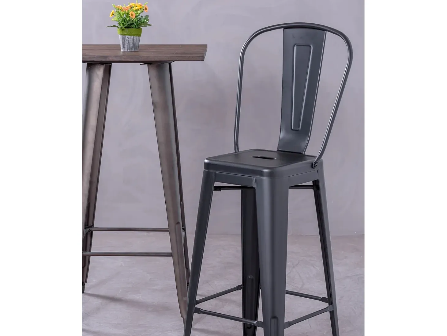 Pack de 4 taburetes metálicos con respaldo alto - Bistro - Negro