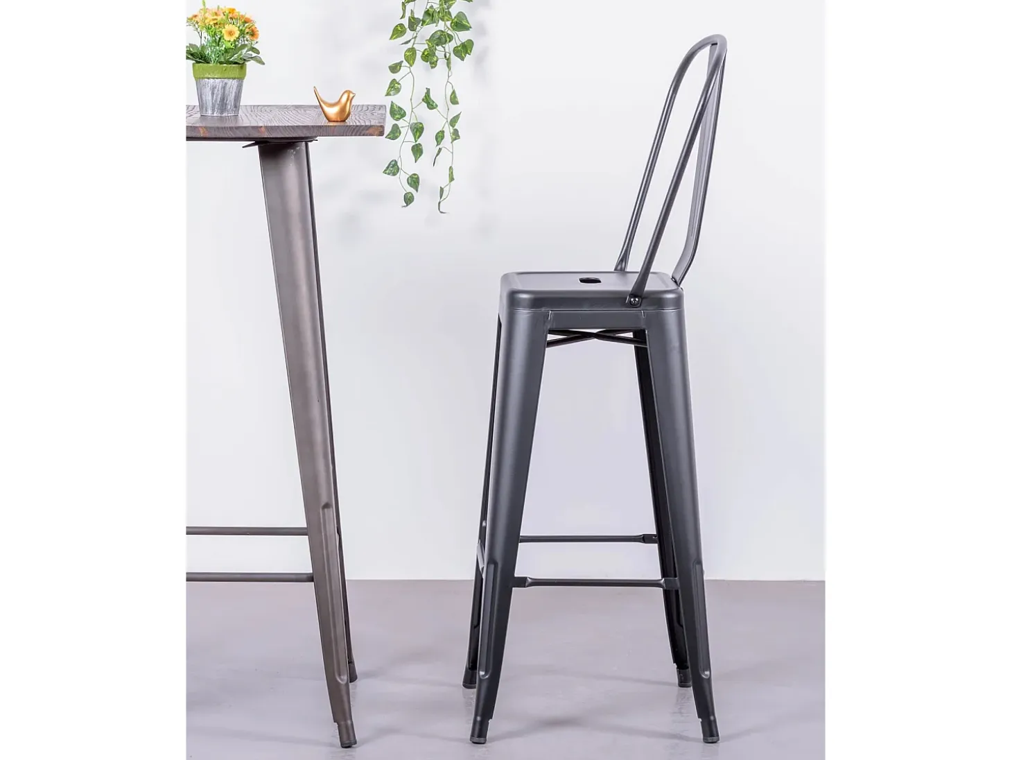 Pack de 4 taburetes metálicos con respaldo alto - Bistro - Negro