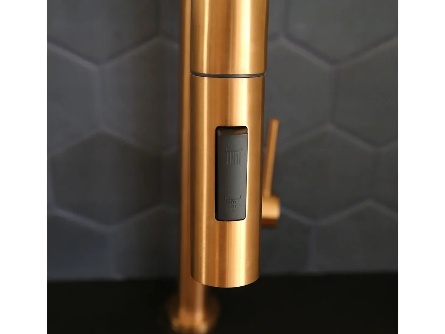 Portofino Mezclador de lavabo con teleducha extraíble en cobre cepillado Essebagno