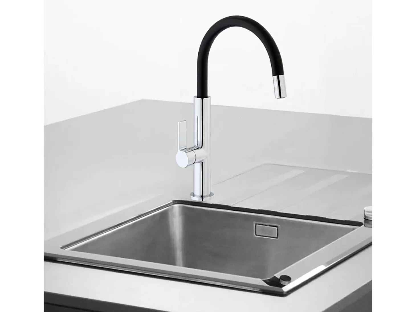 Reflet mezclador para fregadero cromado y negro Essebagno