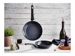 Sartén Kuro 24 cm Beka Aluminio Negro Revestimiento Cerámico Titanio Todos los Fuegos Inducción