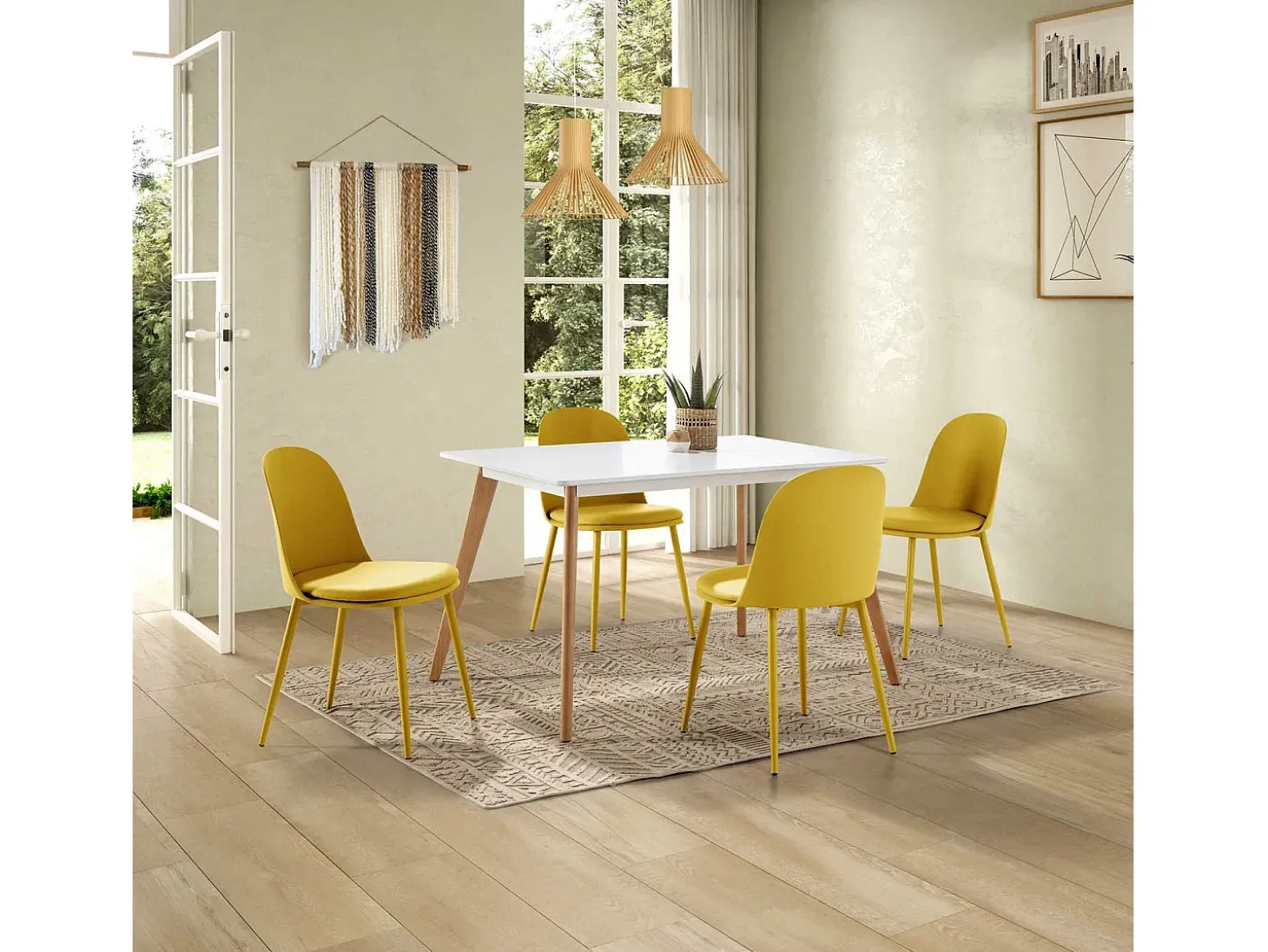 Set de 4 sillas Kana Mostaza, patas metálicas y asiento tapizado
