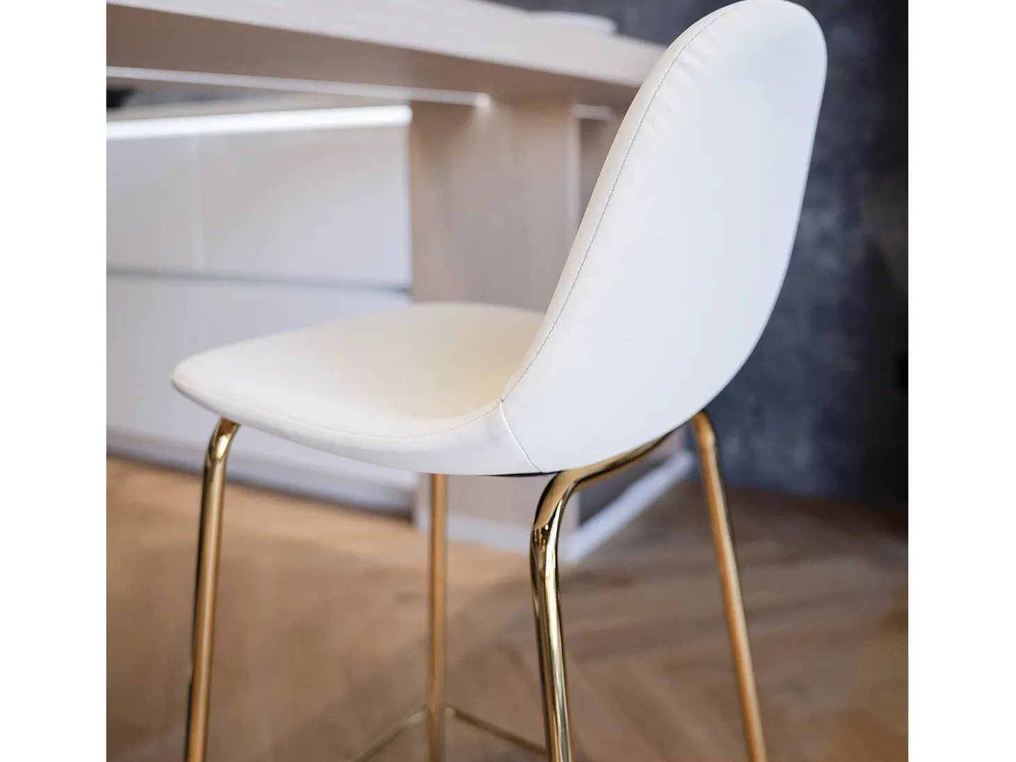Set de 2 taburetes para isla de cocina en cuero sintético blanco 65 cm - Henrik