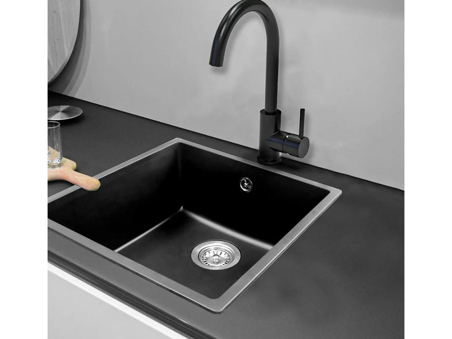 Sierra Fregadero de una sola cubeta 54x44 en resina negra Essebagno