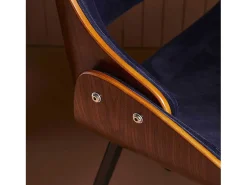Silla con acabado nogal y asiento de terciopelo