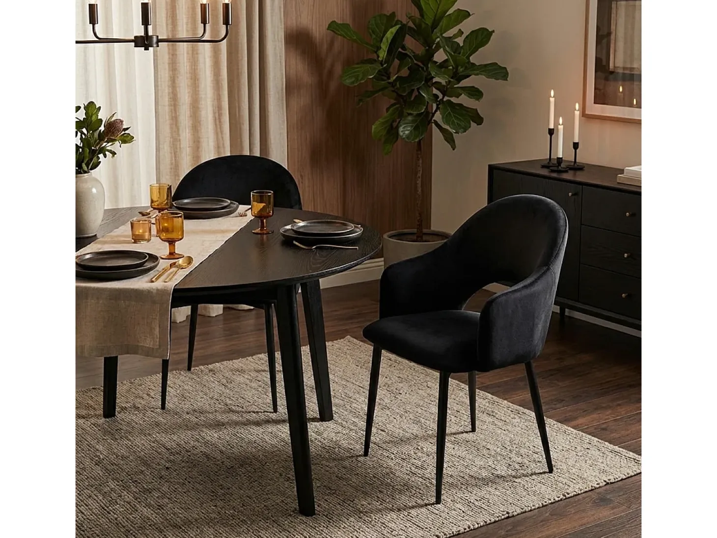 Silla con reposabrazos moderna de terciopelo para salón-comedor y cocina Rozan - Negro