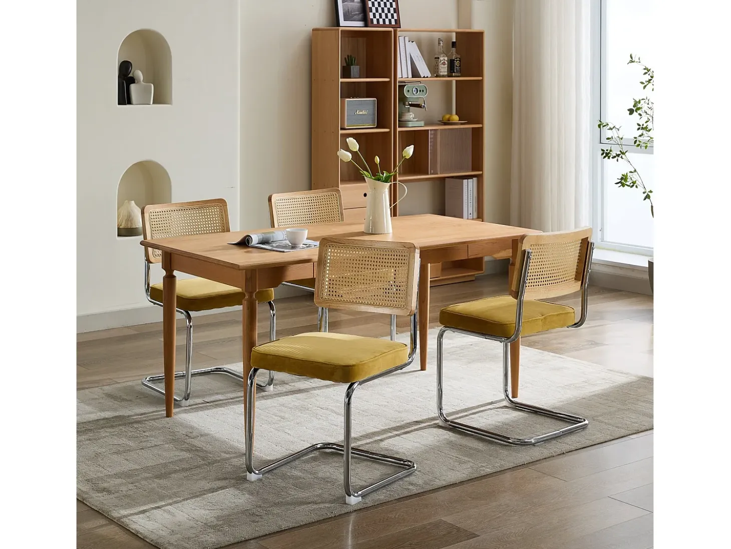 Silla de comedor - asiento voladizo de terciopelo con respaldo de ratán tejido dorado