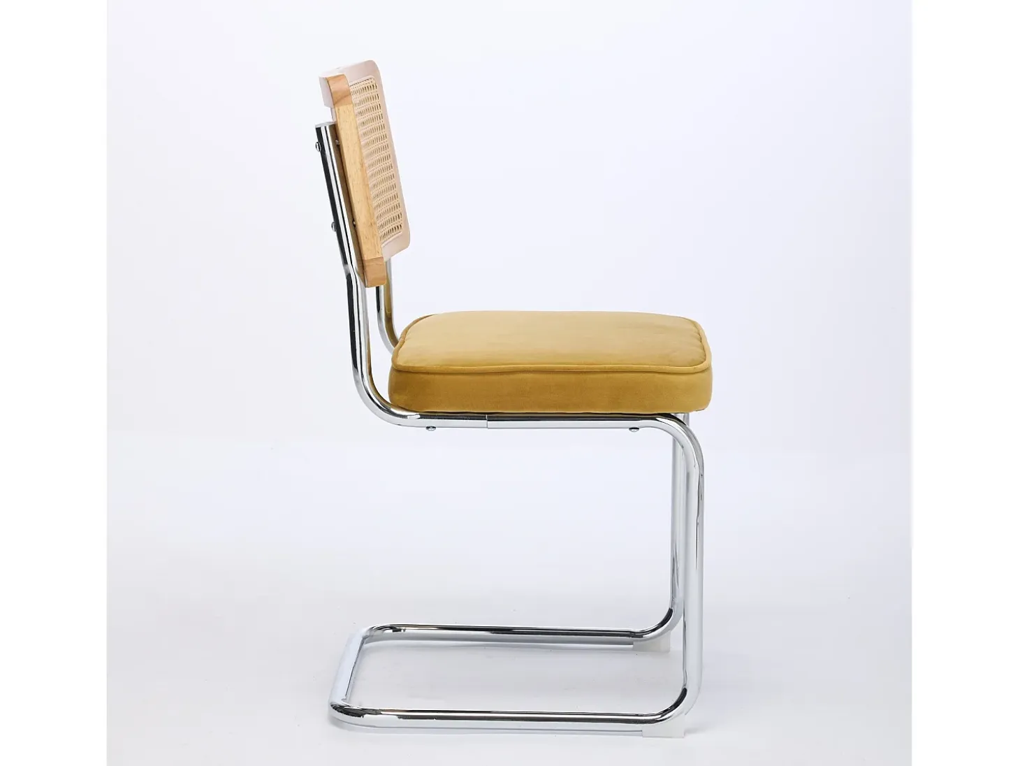 Silla de comedor - asiento voladizo de terciopelo con respaldo de ratán tejido dorado