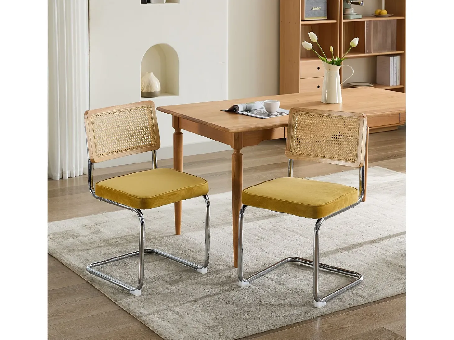Silla de comedor - asiento voladizo de terciopelo con respaldo de ratán tejido dorado