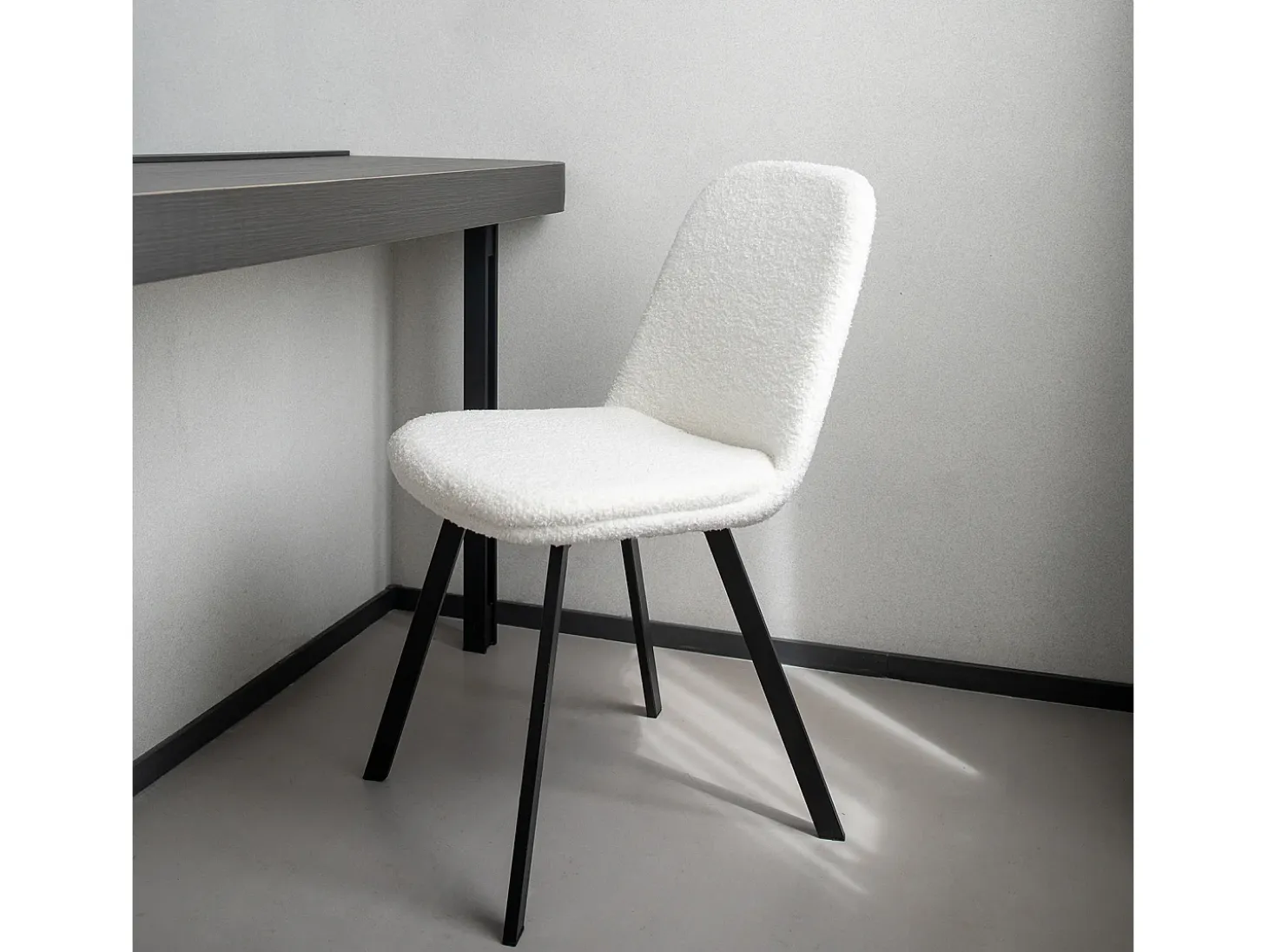 Silla de comedor - en felpa con base de metal - beige