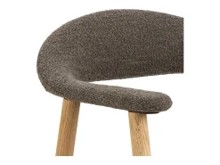 Silla de comedor Addi con reposabrazos bouclé gris.