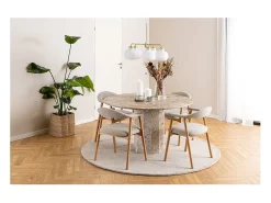 Silla de comedor Addi con reposabrazos bouclé beige.