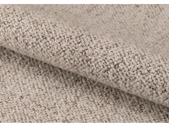 Silla de comedor Adele con reposabrazos beige.