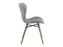 Silla de comedor Bali en tela gris claro y patas en roble macizo.