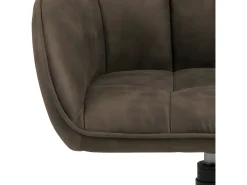 Silla de comedor Brenda con brazos y giratoria color marrón.