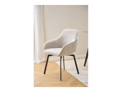 Silla de comedor Clara con reposabrazos tela beige.