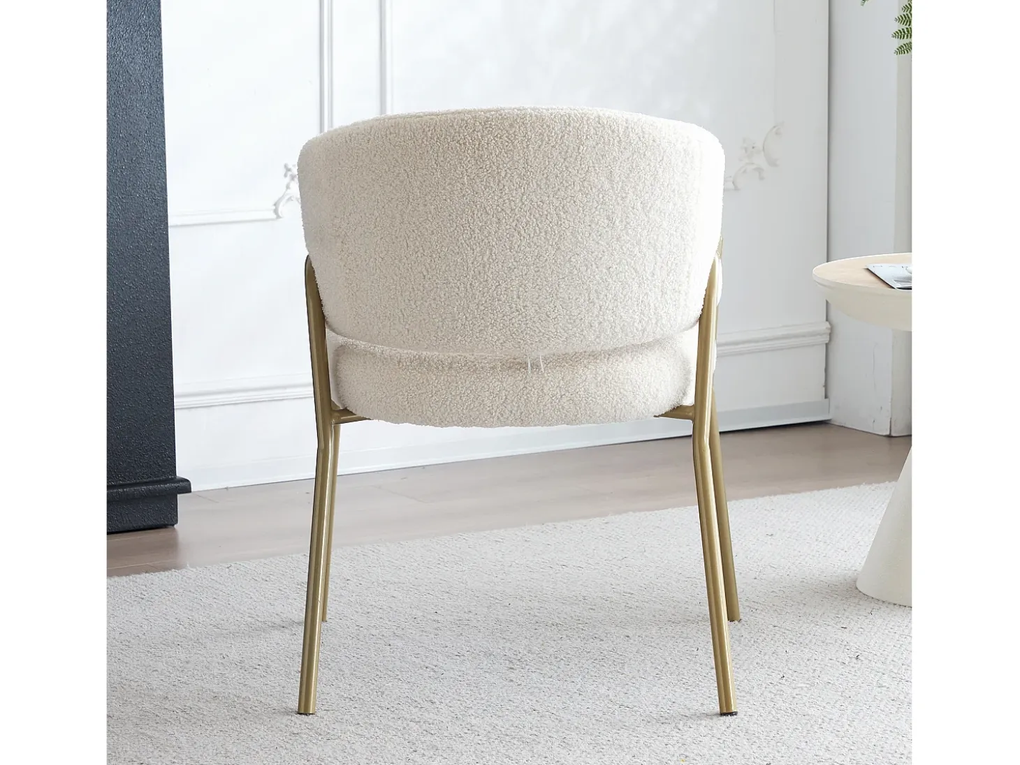 Silla de comedor de terciopelo blanco, diseño moderno, respaldo perforado, patas de metal dorado (49x48x78 cm)