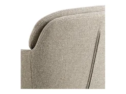 Silla de comedor Dora con reposabrazos tela beige.