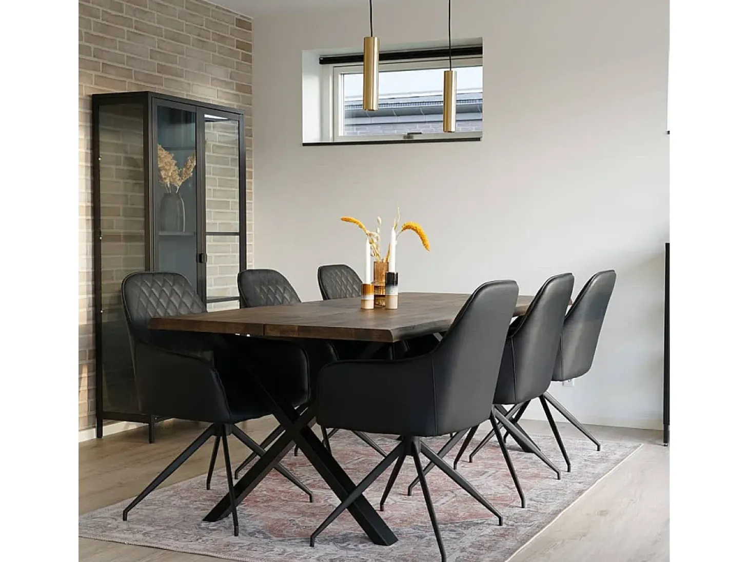 Silla de comedor giratoria Ava negro