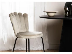 Silla de comedor Limhamn en terciopelo beige.