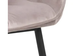 Silla de comedor usada con reposabrazos color rosa.