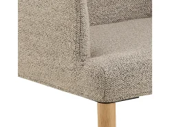 Silla de comedor Zoe con reposabrazos bouclé beige.