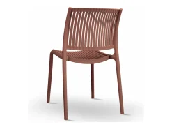 Silla de exterior Aurora en plástico rojo ladrillo, modelo confort
