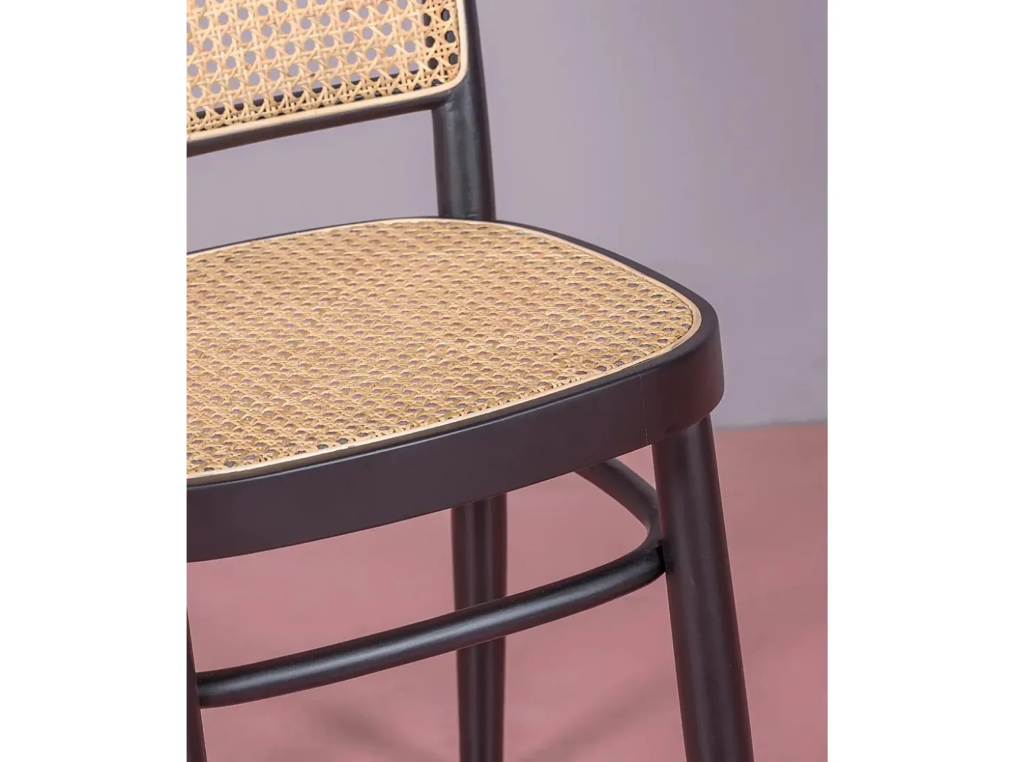 Silla de madera de haya con acabados de ratán natural - Moulin - Negro