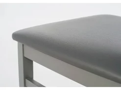 Silla de madera lacada en gris oscuro con asiento en símil piel 44x45xh. 82 cm 2 piezas