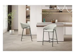 Silla de mostrador IMANY – Terciopelo acanalado gris claro – Con reposabrazos – Patas de metal negro – Estilo diseño/industrial